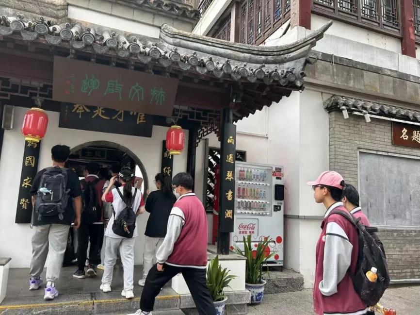 【尊荣营中】寻觅六朝烟火 传承金陵文化——南京市营防中学组织初三年级语文研学活动_html_m4e9e381a.jpg