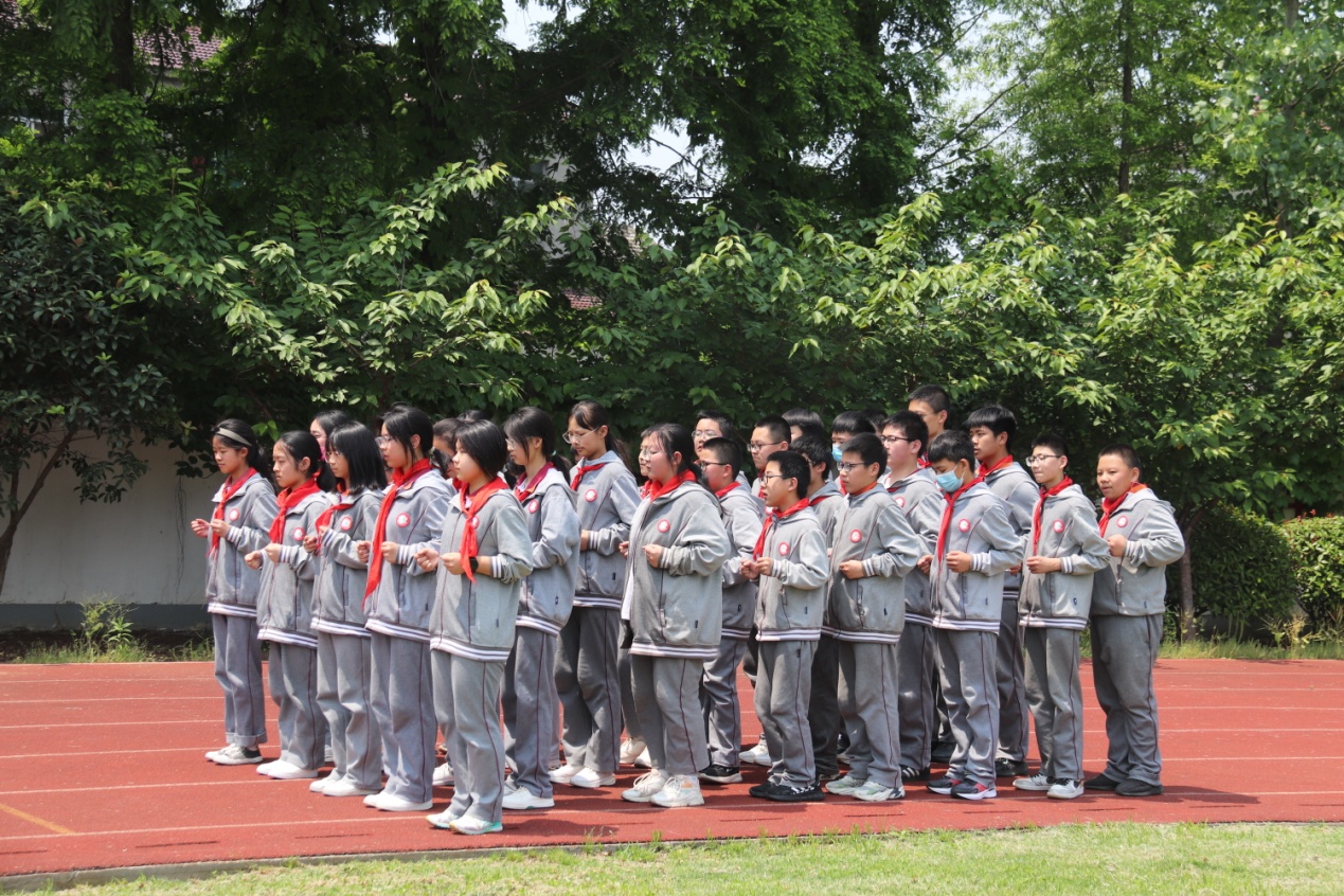 大课间跑操比赛新闻稿_html_78d8b415.jpg