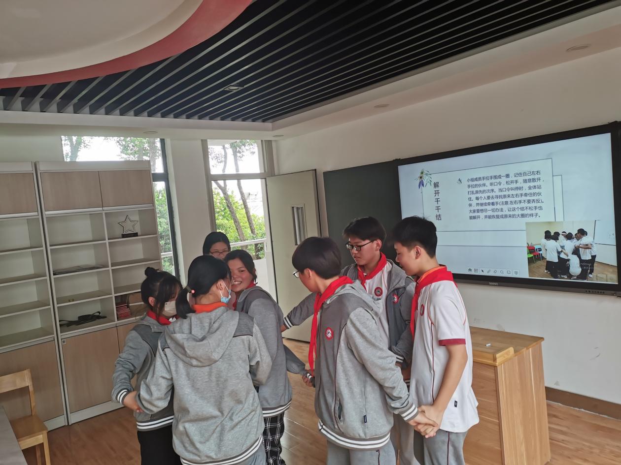 【尊荣营中】南京市营防中学开展心育委员团辅活动之打开情绪窗户(1)_html_m5039d9fb.jpg