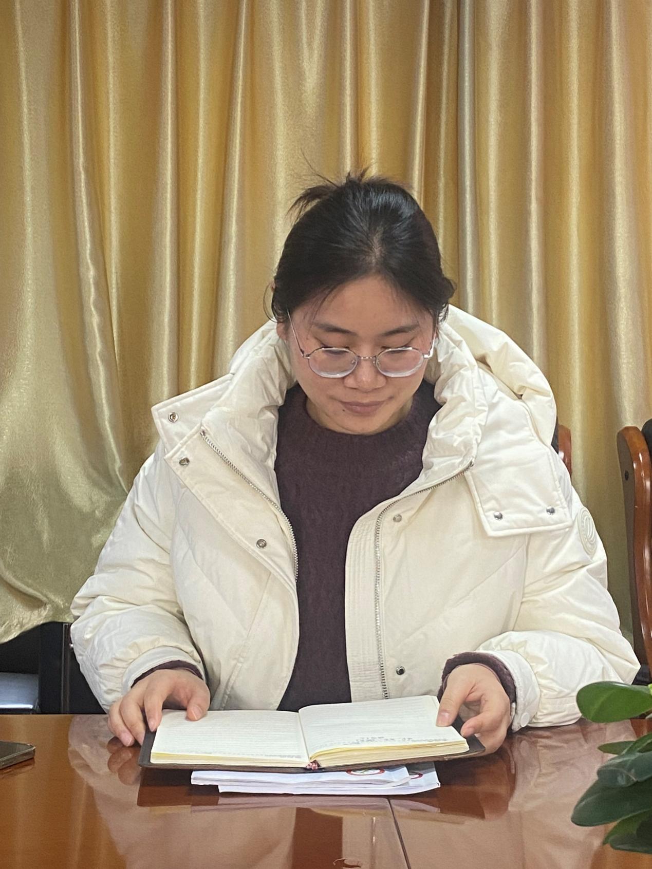 张仁宝老师退休新闻稿(1)_html_m68a35534.jpg
