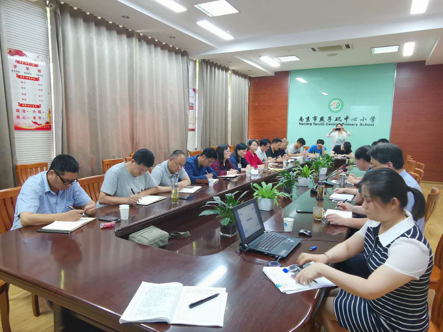专题会议新闻_html_m835560d.jpg