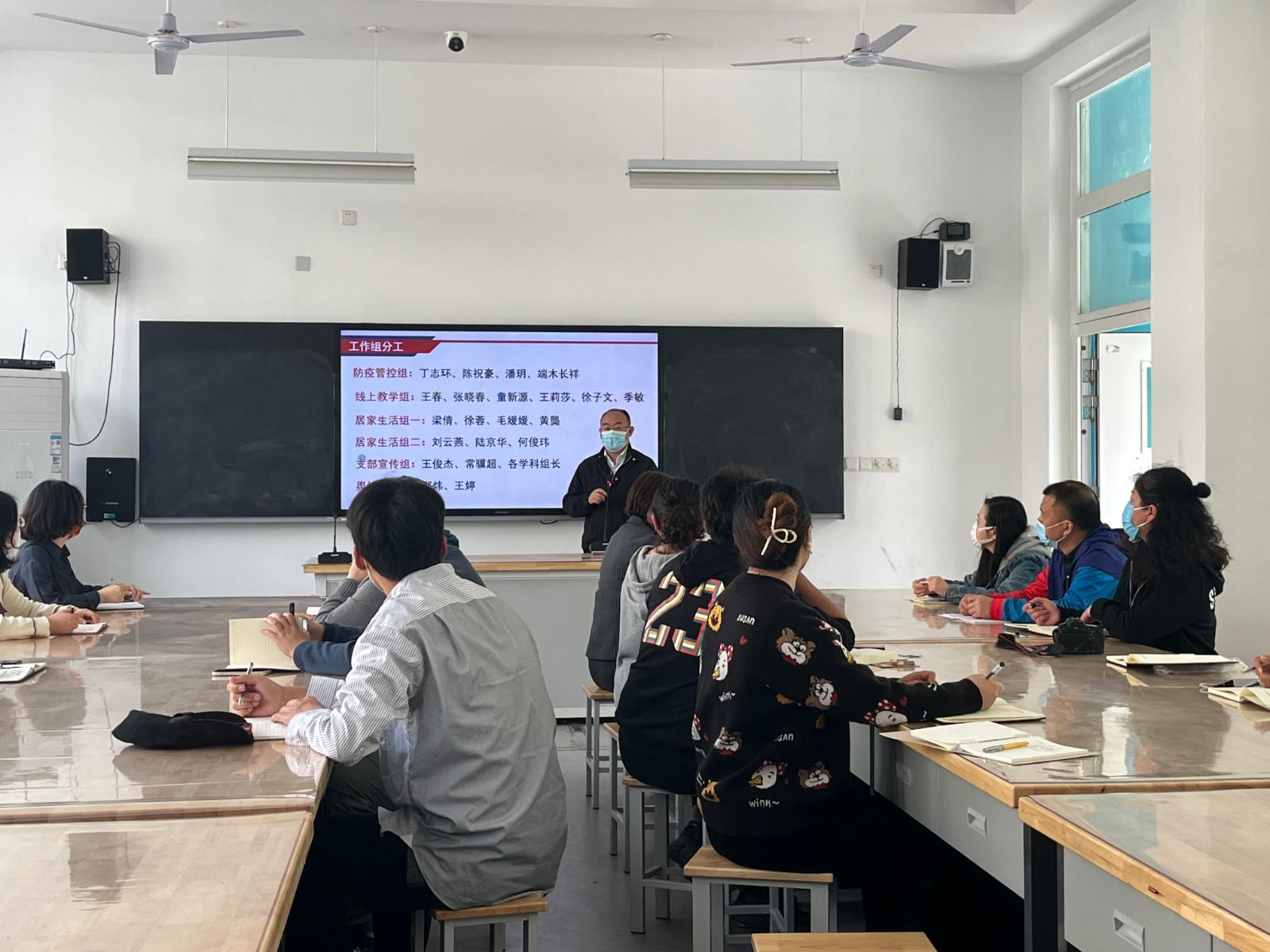 【悦群燕小】燕子矶中心小学召开疫情防控和线上教学专题工作会议