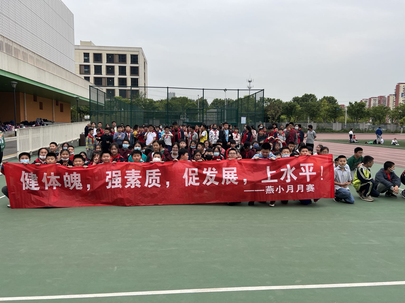 C28-8-2-5  燕小5月拔河比赛_html_4ef227b2.jpg