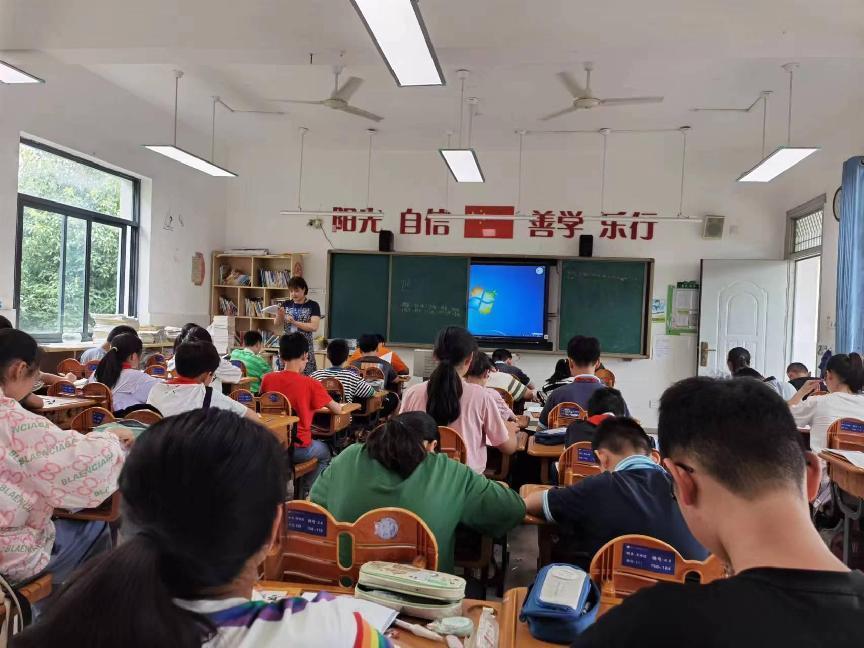 复习课报道_html_m797a1b5c.jpg
