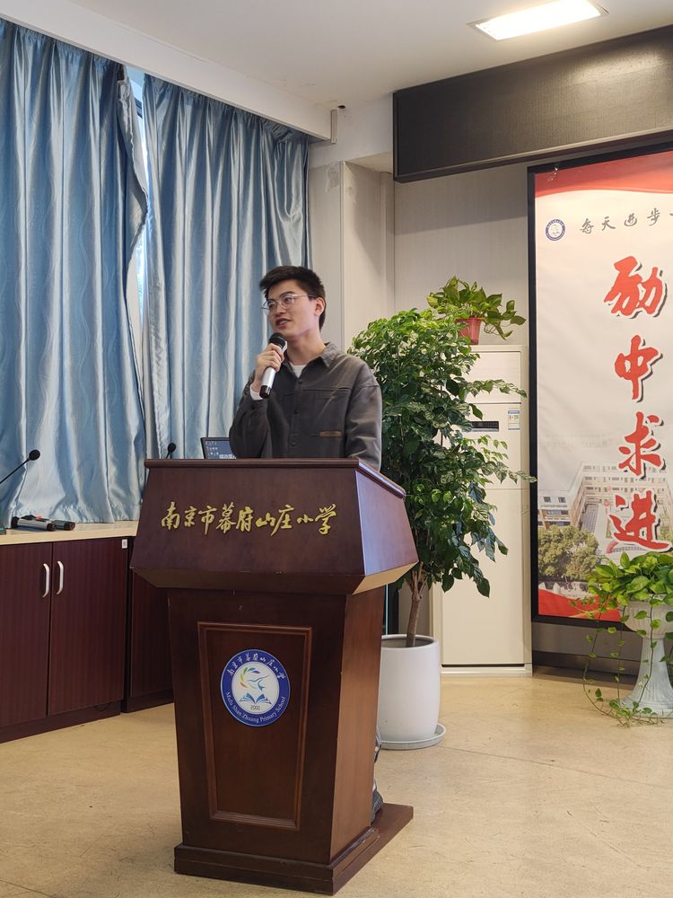 光辉的十月是中国人民盛大的庆典_html_m3a774ff0.jpg