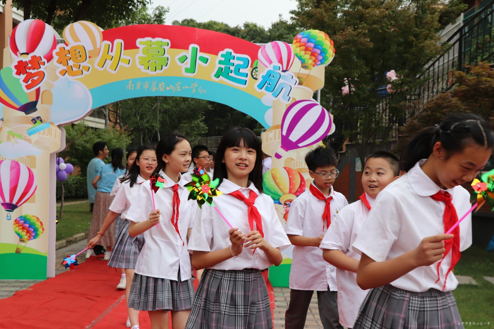 走过成长门.jpg