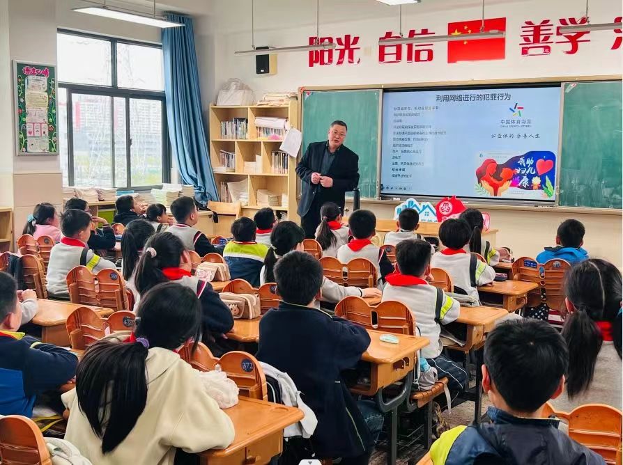 筑牢网络安全防线新闻稿_html_m21e12e69.jpg