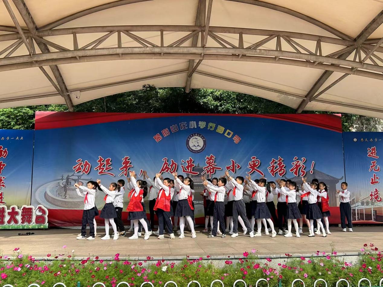 5，25升旗仪式_html_3d55465e.jpg
