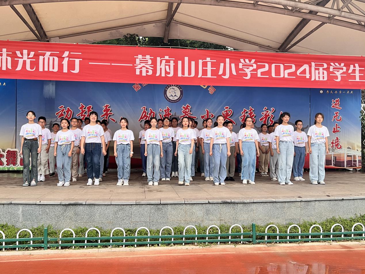 少年有梦 沐光而行——2024届毕业典礼新闻稿_html_m55fa0877.jpg