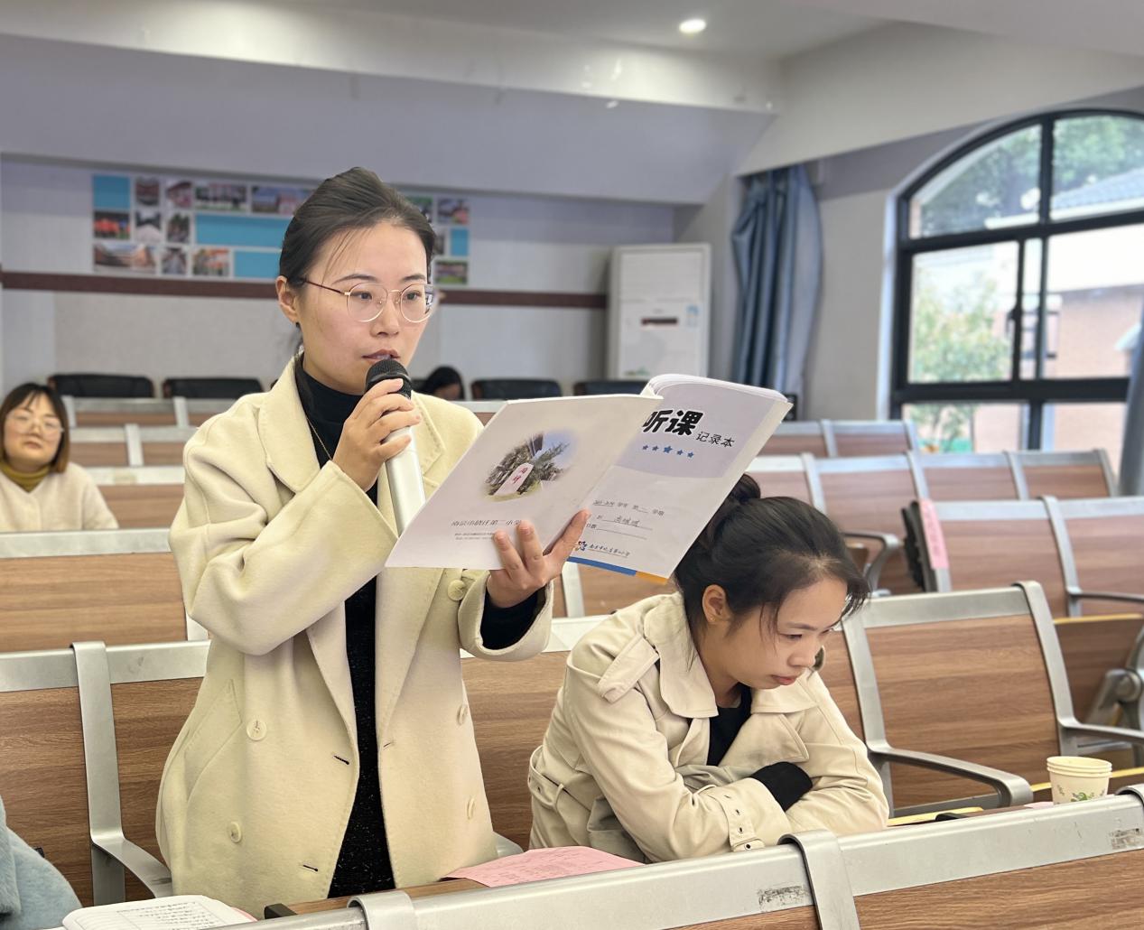 我是班级小主人 新闻稿(1)_html_42aa5a6d.jpg