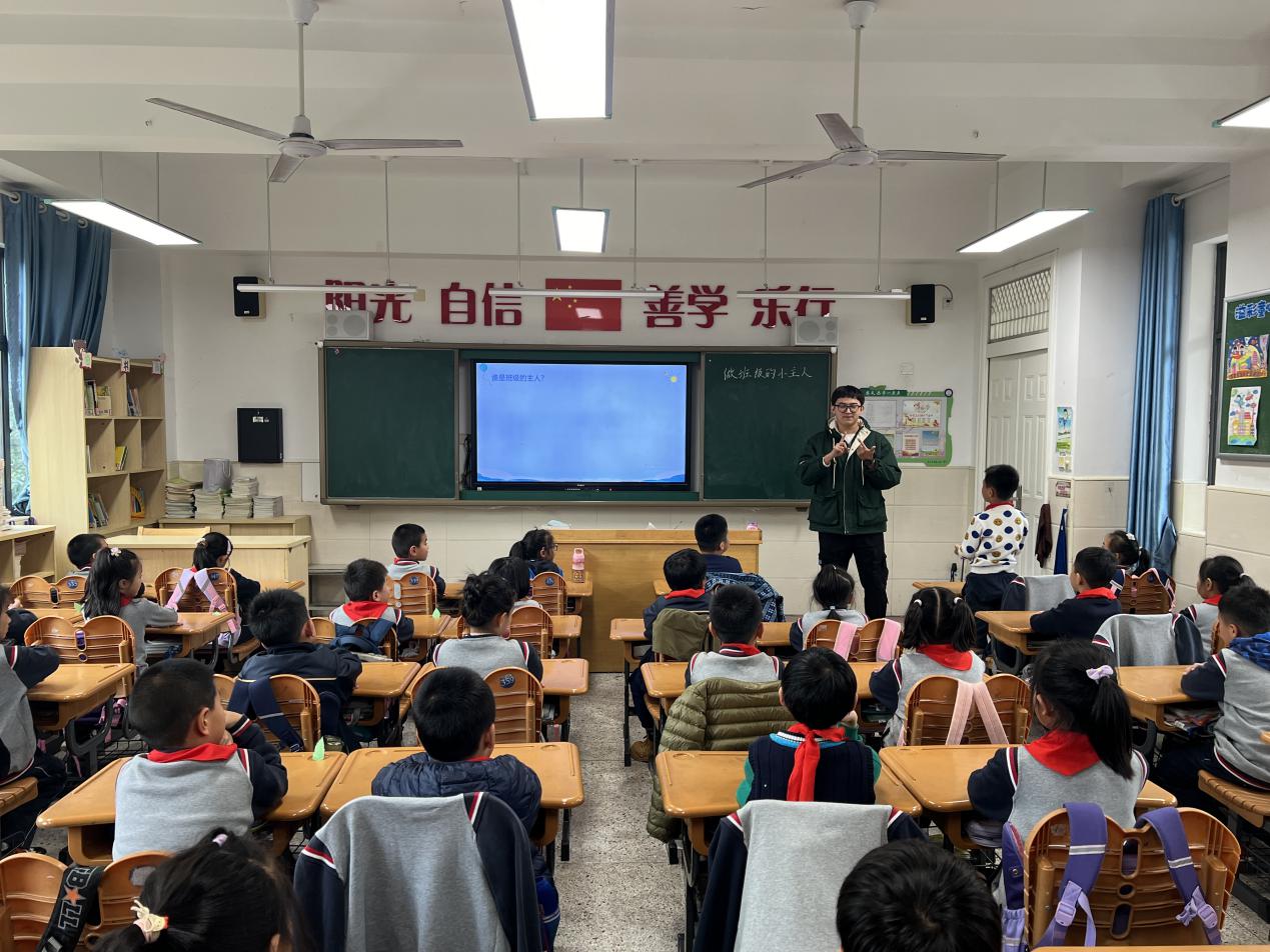 我是班级小主人 新闻稿(1)_html_4ec10daf.jpg