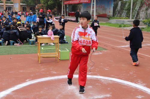 幕府山庄小学“阳光运动 快乐成长”春季运动会(2)(1)_html_546b65a8.jpg