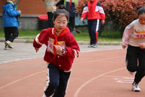 幕府山庄小学“阳光运动 快乐成长”春季运动会(2)(1)_html_m351bf4c0.jpg