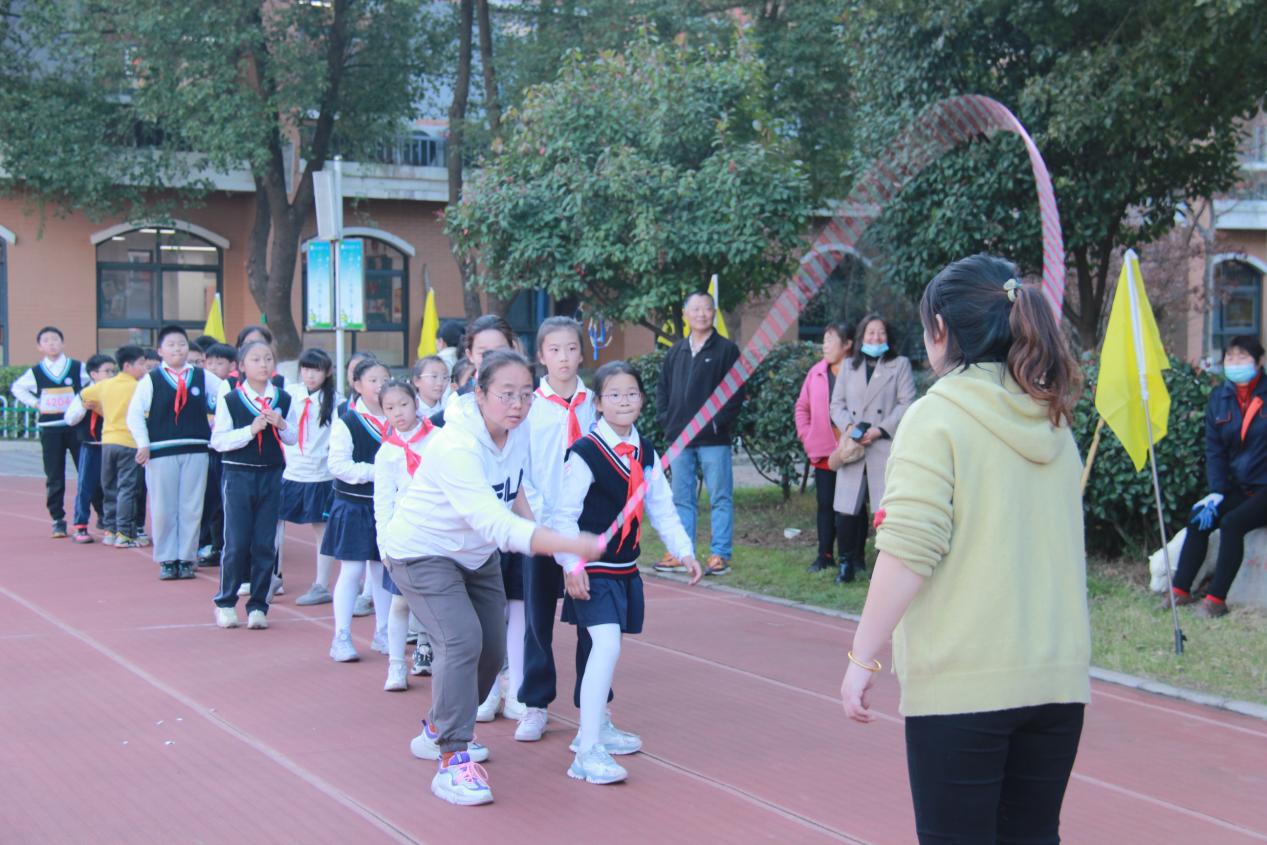 幕府山庄小学第六届冬季运动会(1)_html_5c76189a.jpg