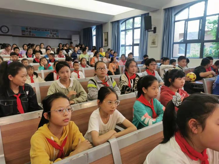幕府山庄小学开展学生网络文明安全教育活动_html_m4662879c.png