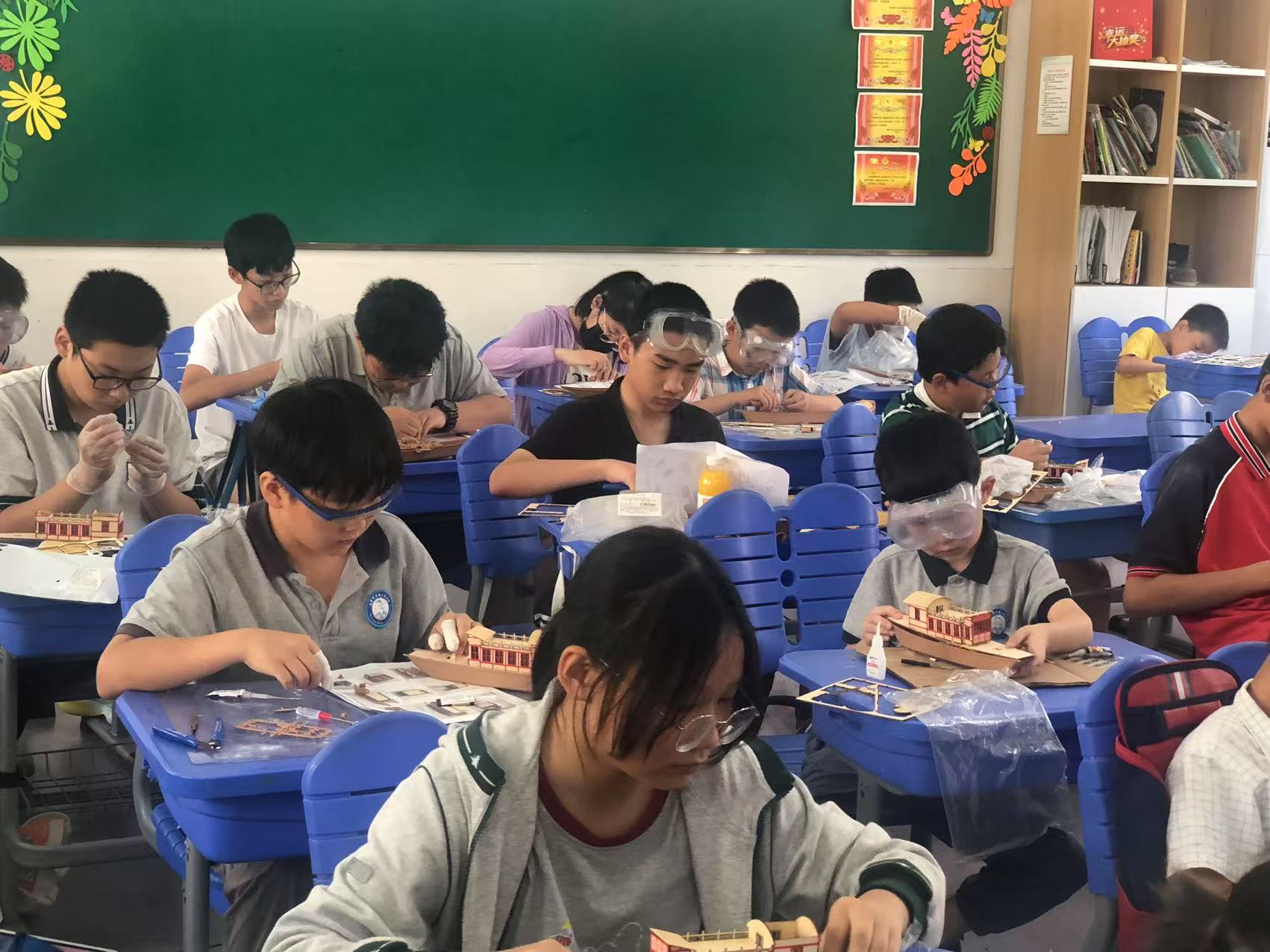 幕府山庄小学参加栖霞区科技模型竞赛_html_726024c3.jpg