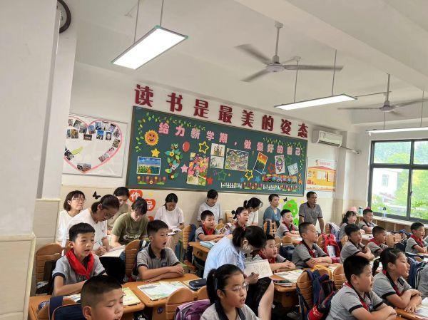 推门听课报道_html_137104a7.jpg