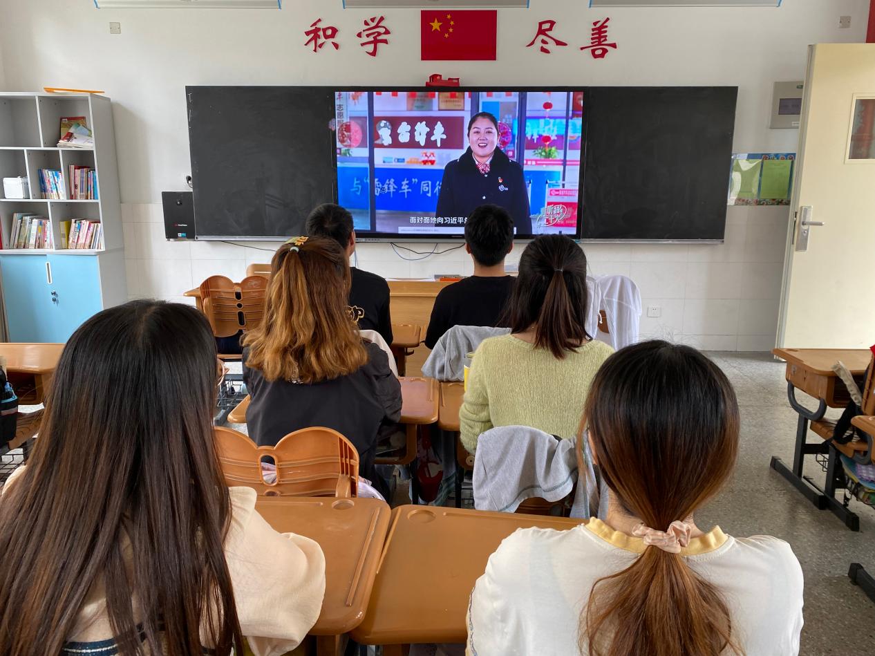 青听二十大 青春献给党_html_b505123.jpg