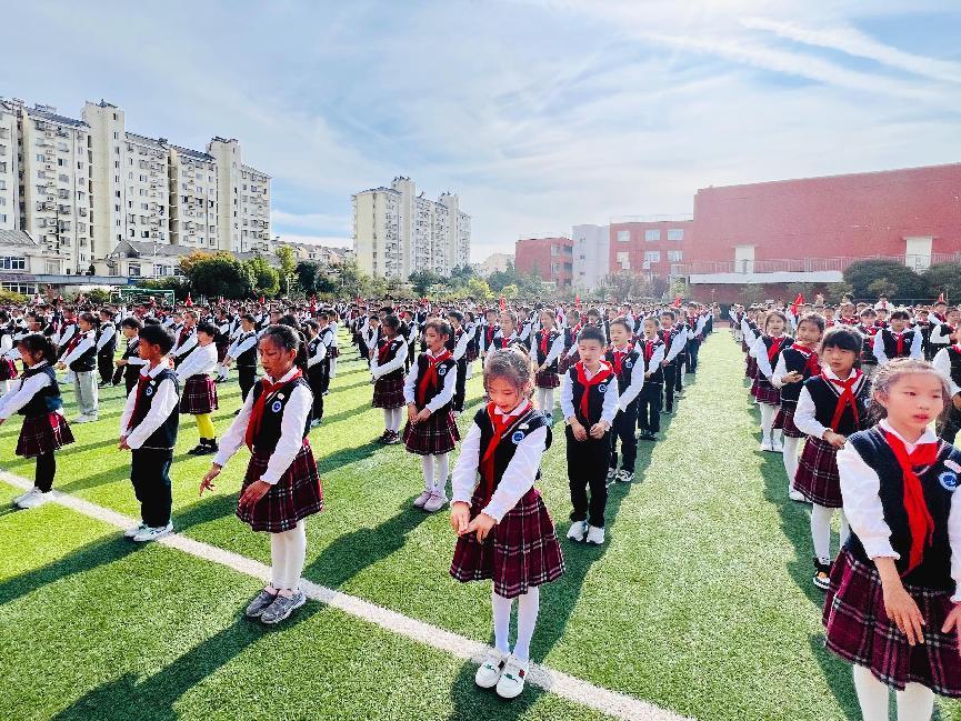 南京市南湾营小学建队日主题活动报道_html_14f7fe37.jpg