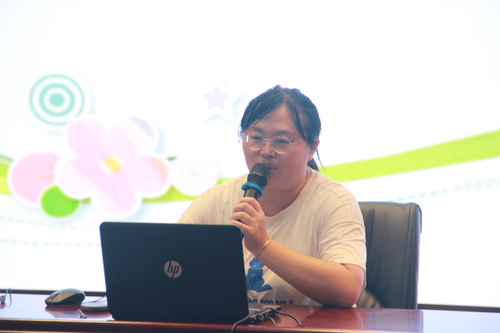 梁珊老师.JPG
