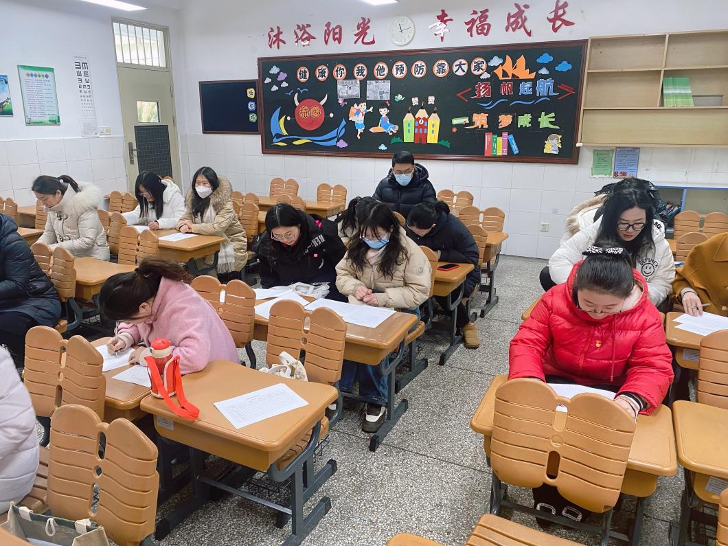 南湾营小学开展组织生活会暨民主评议党员大会_html_934062a.jpg