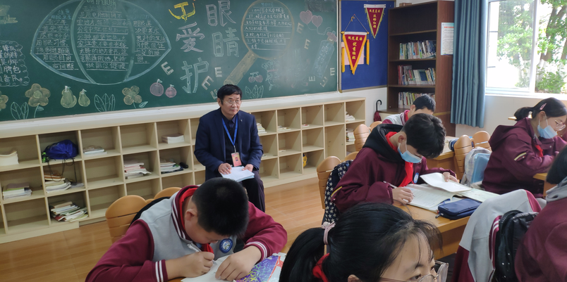 【行健中桥】关注师生身心健康 督导减轻学业负担 21.4督学_html_6964b497.png