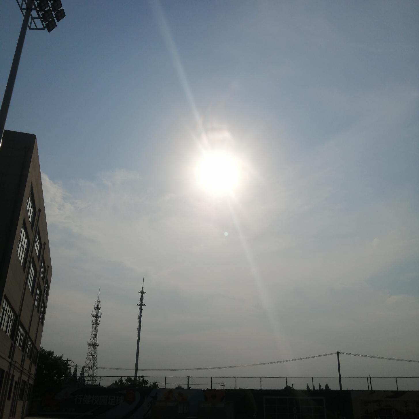中桥中学足球夏令营开营了_html_m74387cae.jpg