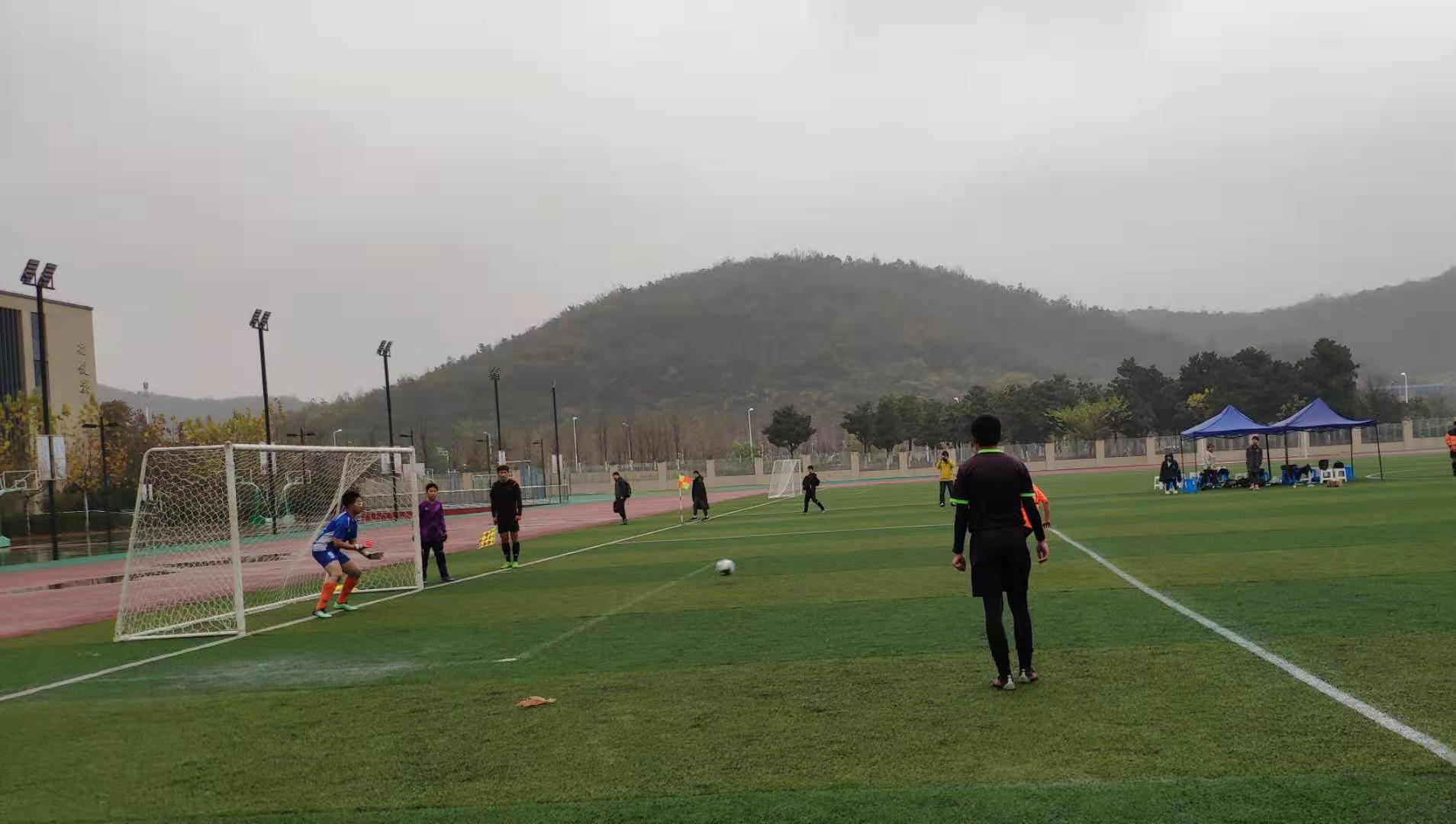 祝贺中桥中学男子足球队荣获栖霞区第六届_html_4811a57f.jpg