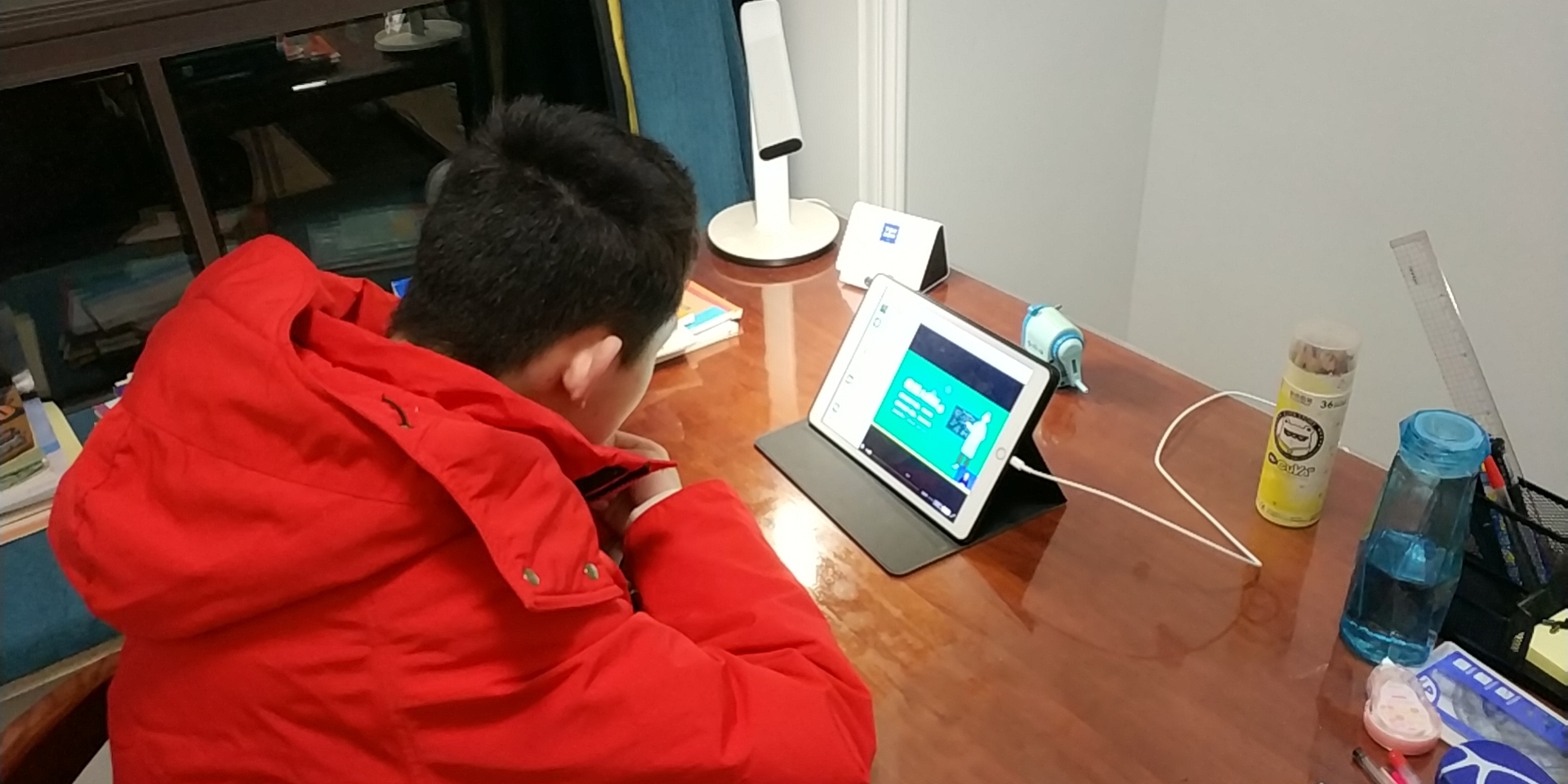 众志成城，共同战疫——记中桥中学复学前的第一课_html_45be4945.jpg