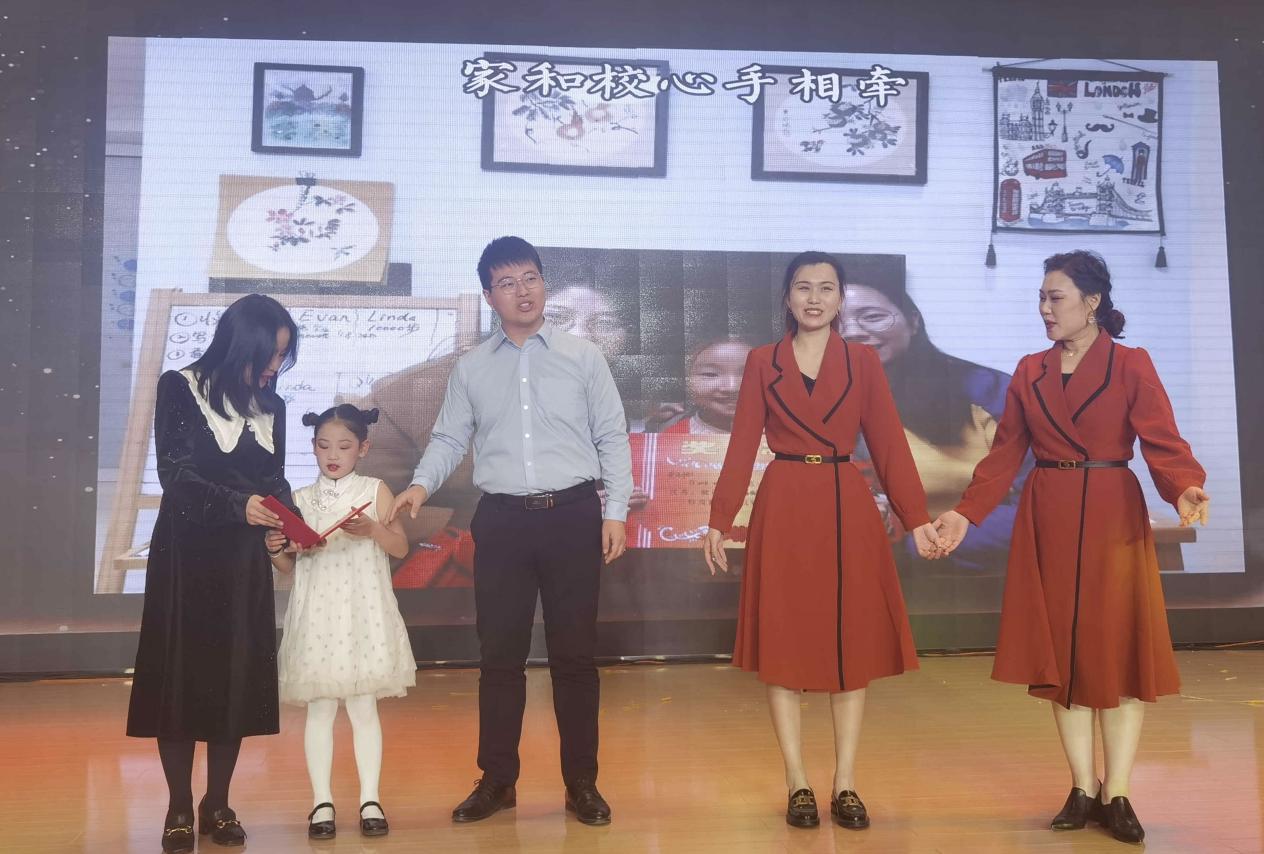 红色映像金小华章有图_html_m10fef845.jpg