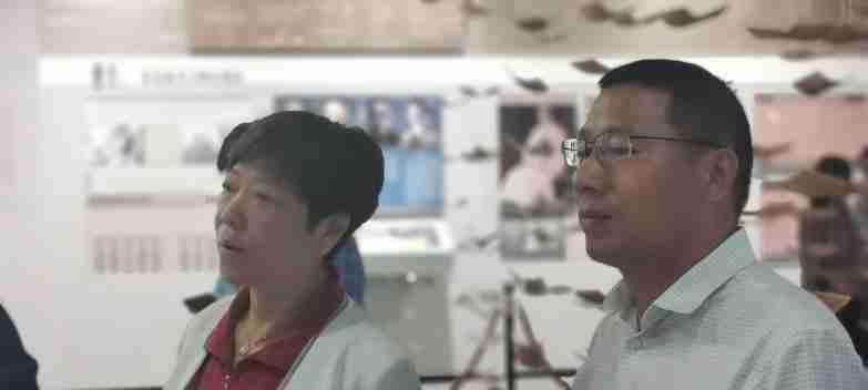 【二稿】七一党员外出学习师德馆新闻_html_43599c15.jpg