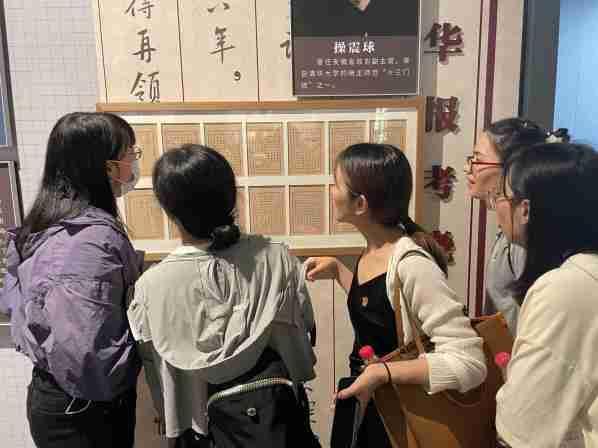 【二稿】七一党员外出学习师德馆新闻_html_500fd04d.jpg