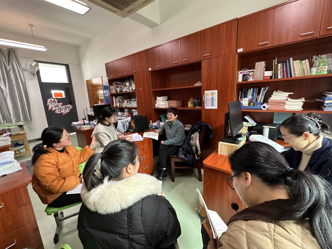 【金小·方堂问道】教研如花 馨香悠长 ——记金陵小学顾维平团队高段语文教研活动_html_5e217435.png