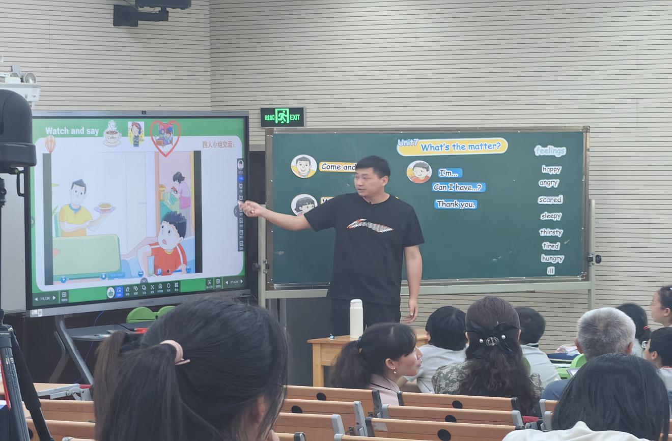 新技术赋能课堂，智研提质增效(1)_html_m25ebe3f0.jpg