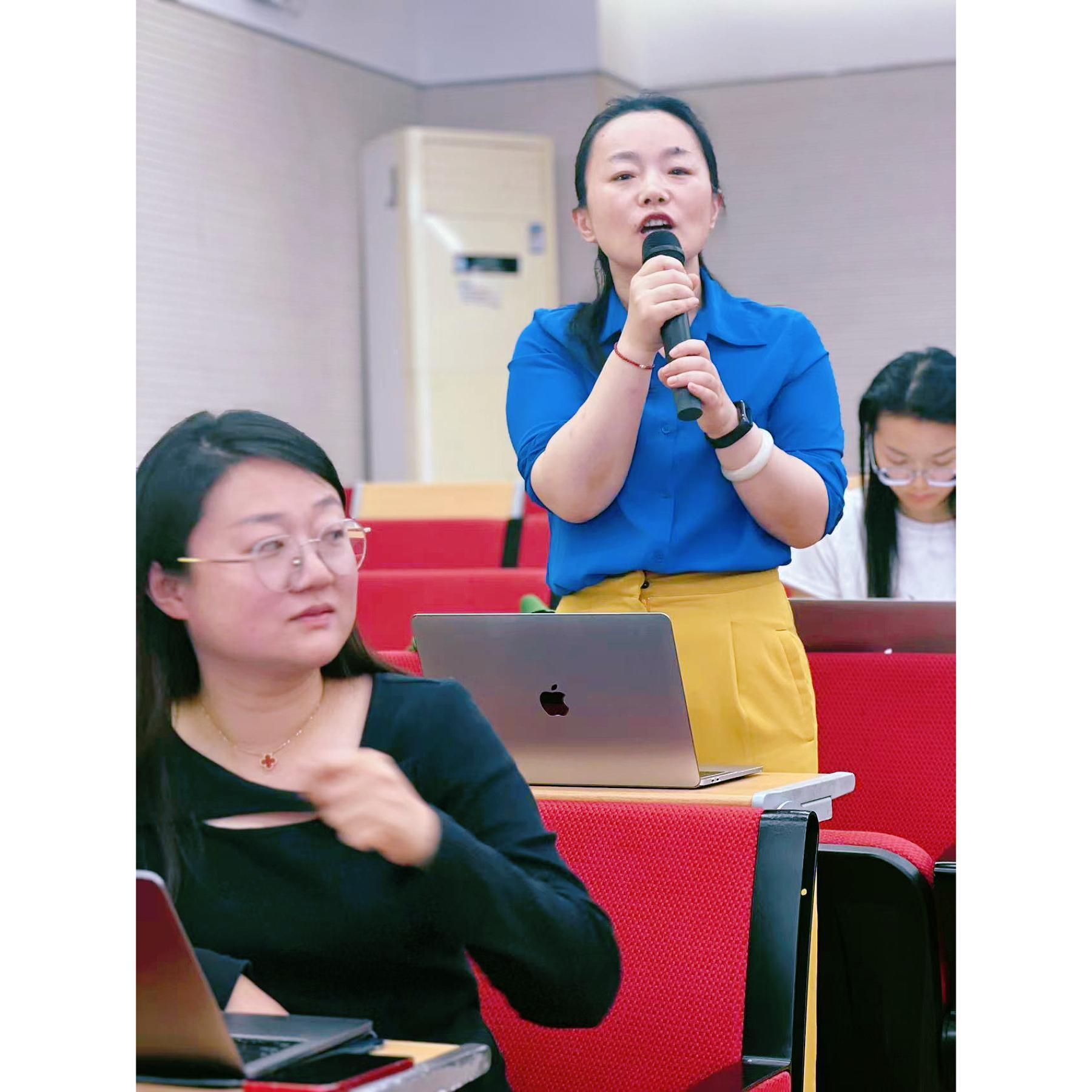 【已改】读经典文本，听思维花开——记金陵小学语文教研组“快乐读书吧”课例研讨活动(1)_html_7f8eefea.jpg