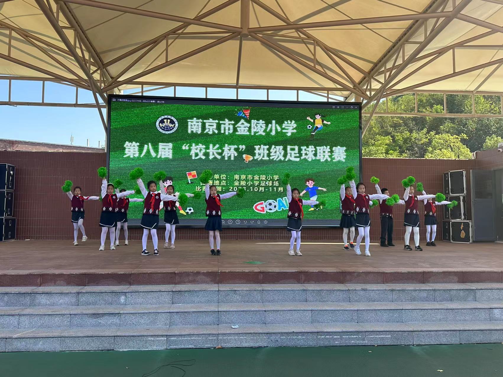 足球开幕式新闻稿_html_m51748d29.jpg