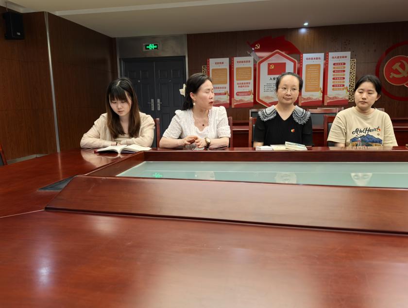 2024.6.28【石抱树·先锋行】金陵小学和园校区第一党支部召开讨论接收预备党员会议_html_39da5b8.jpg