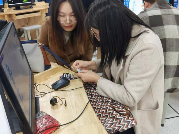 2021栖霞区中小学信息技术教师全员培训_html_11614b4e.jpg