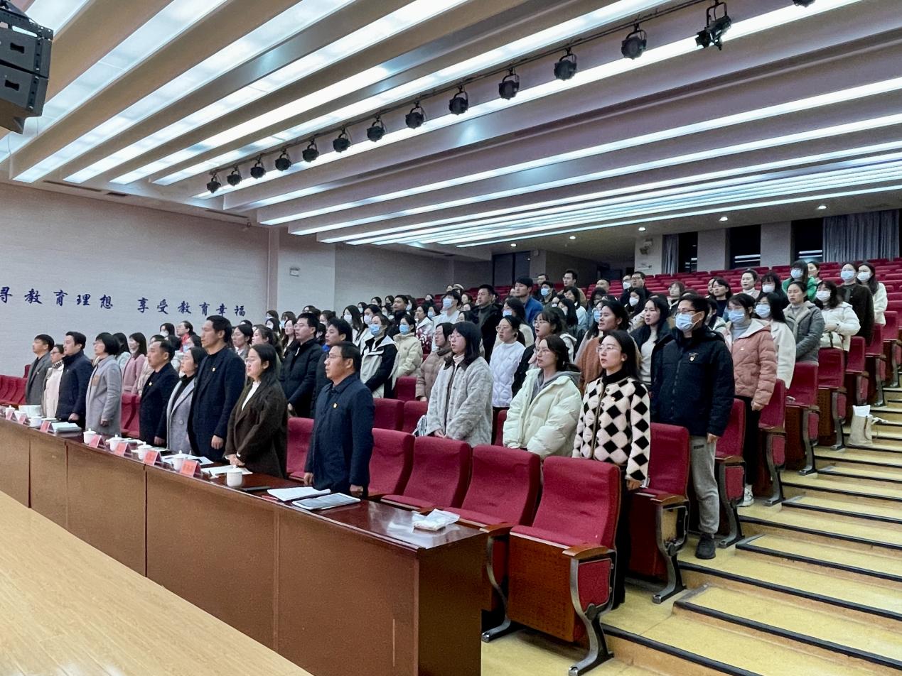 2023.12.7【石抱树·先锋行】(主题党日)学用新思想 勇扛新使命——南京市金陵小学全体党员大会暨专题党课_html_m48916371.jpg