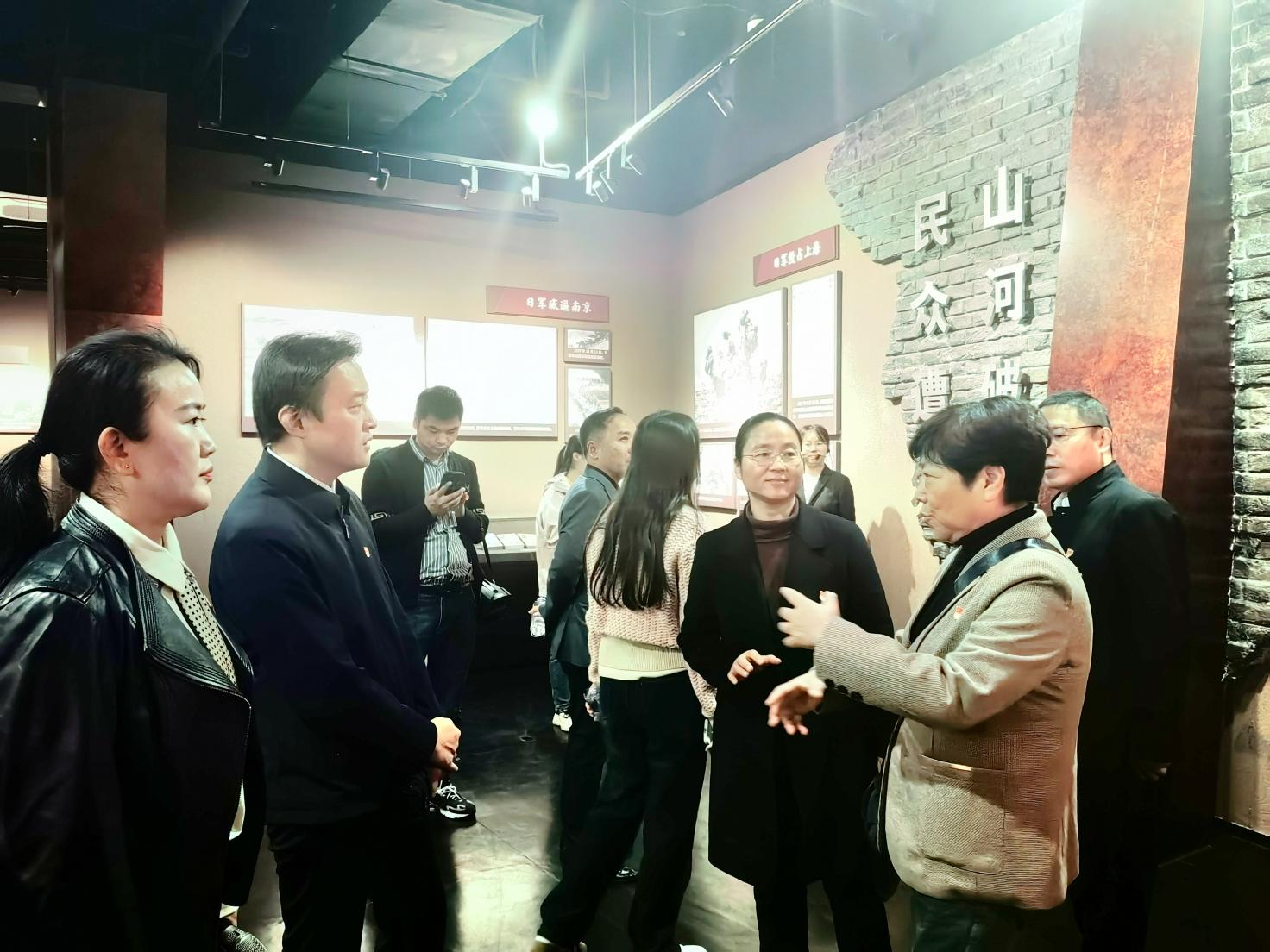 【石抱树·先锋行】追忆峥嵘岁月 赓续红色血脉——南京市金陵小学党委组织主题党日活动_html_m449d0a13.jpg