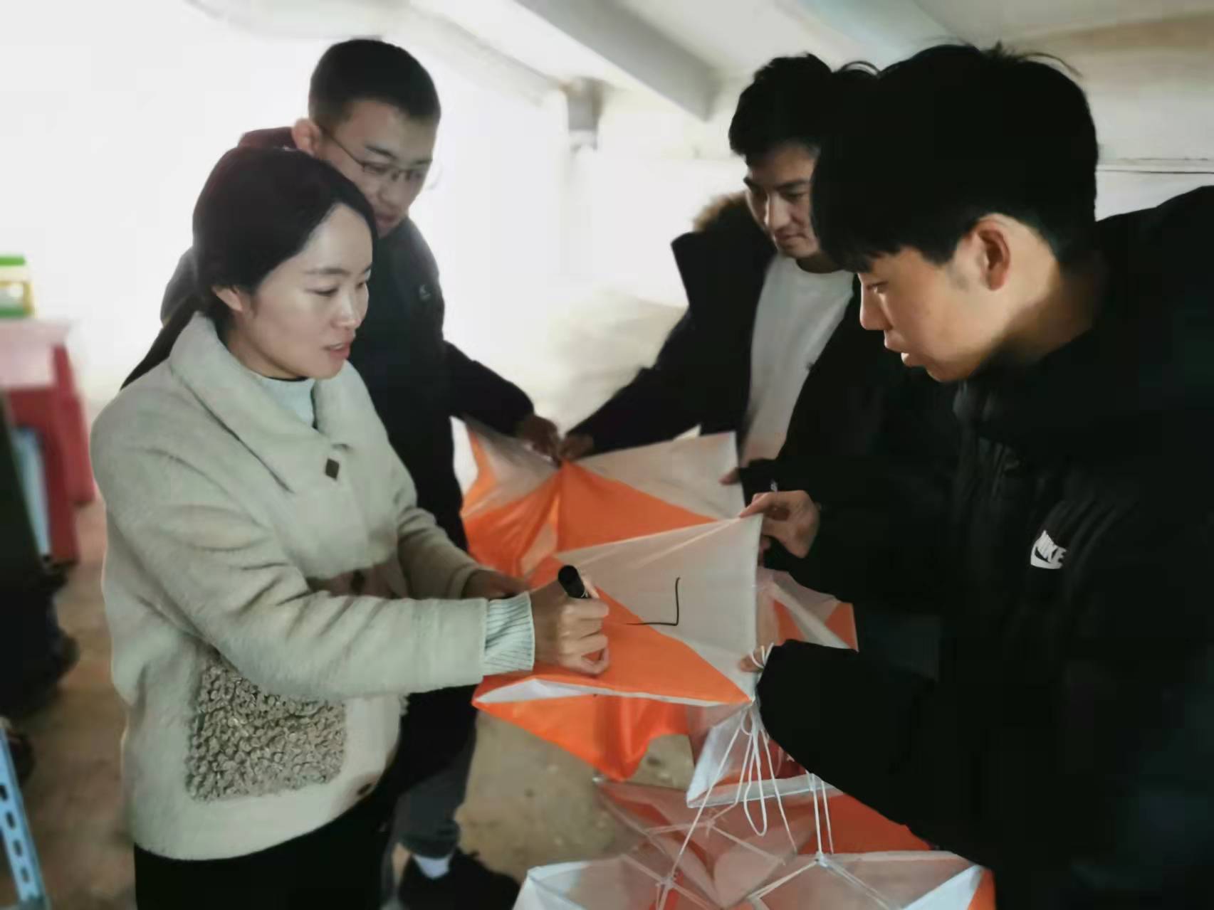 新闻稿:南京市金陵小学定向越野暨快乐计步活动(1)_html_e07aa84.jpg