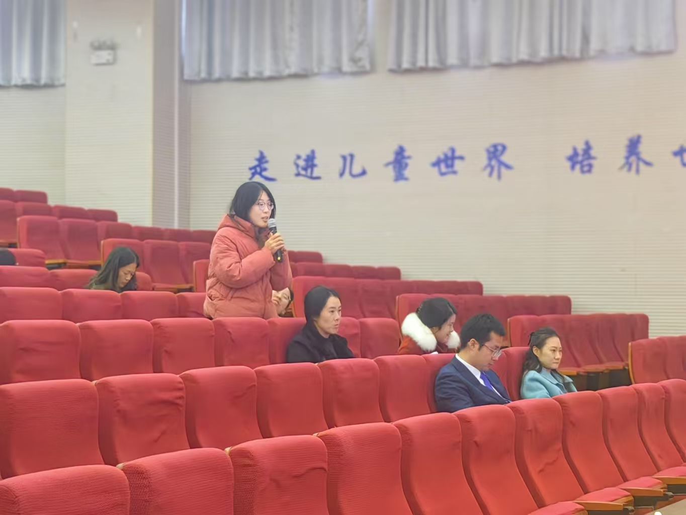 综合实践展风采,凝智研讨共成长_html_47825b15.jpg