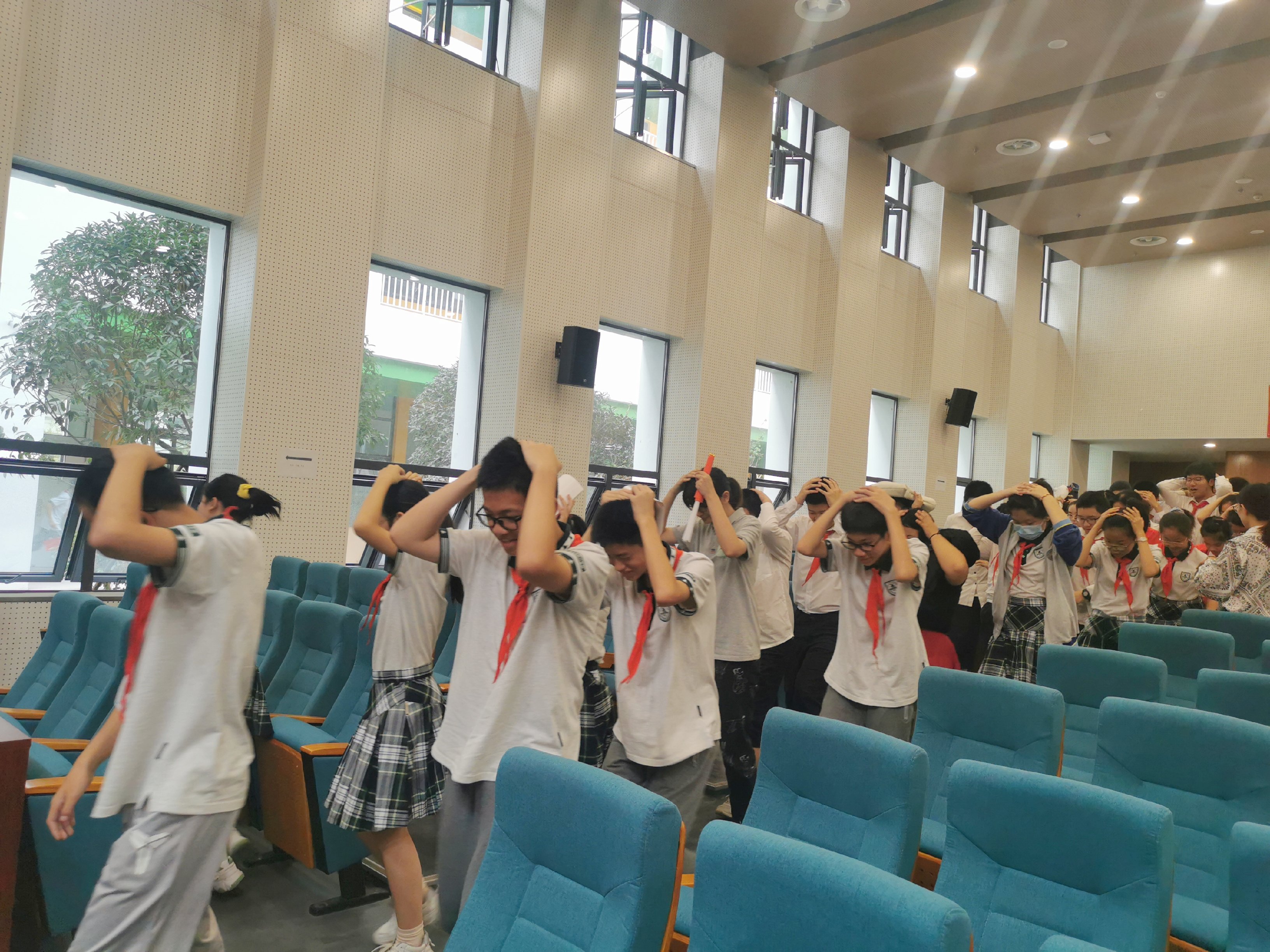 防震演练新闻稿（发布）_html_120c0ea1.jpg