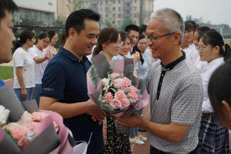 教师节表彰_html_6ecb45ac.jpg