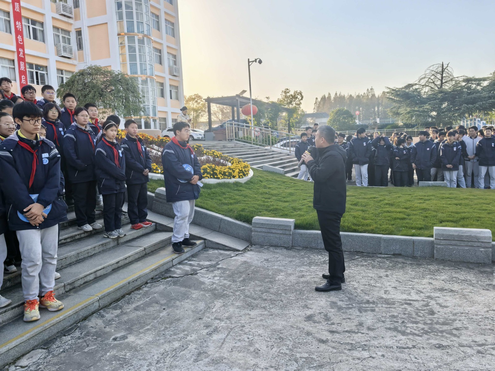 【卓越煉中】筑牢安全防線 護(hù)航校園平安——我校成功舉辦（略）年消防安全演練