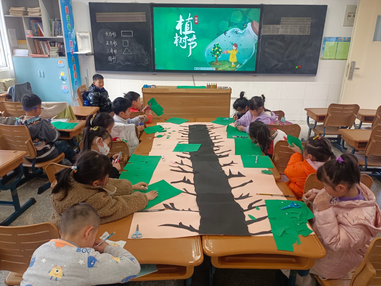 【花港一小】拥抱绿色 共享蓝天 ——“我与小树共成长”活动（一）