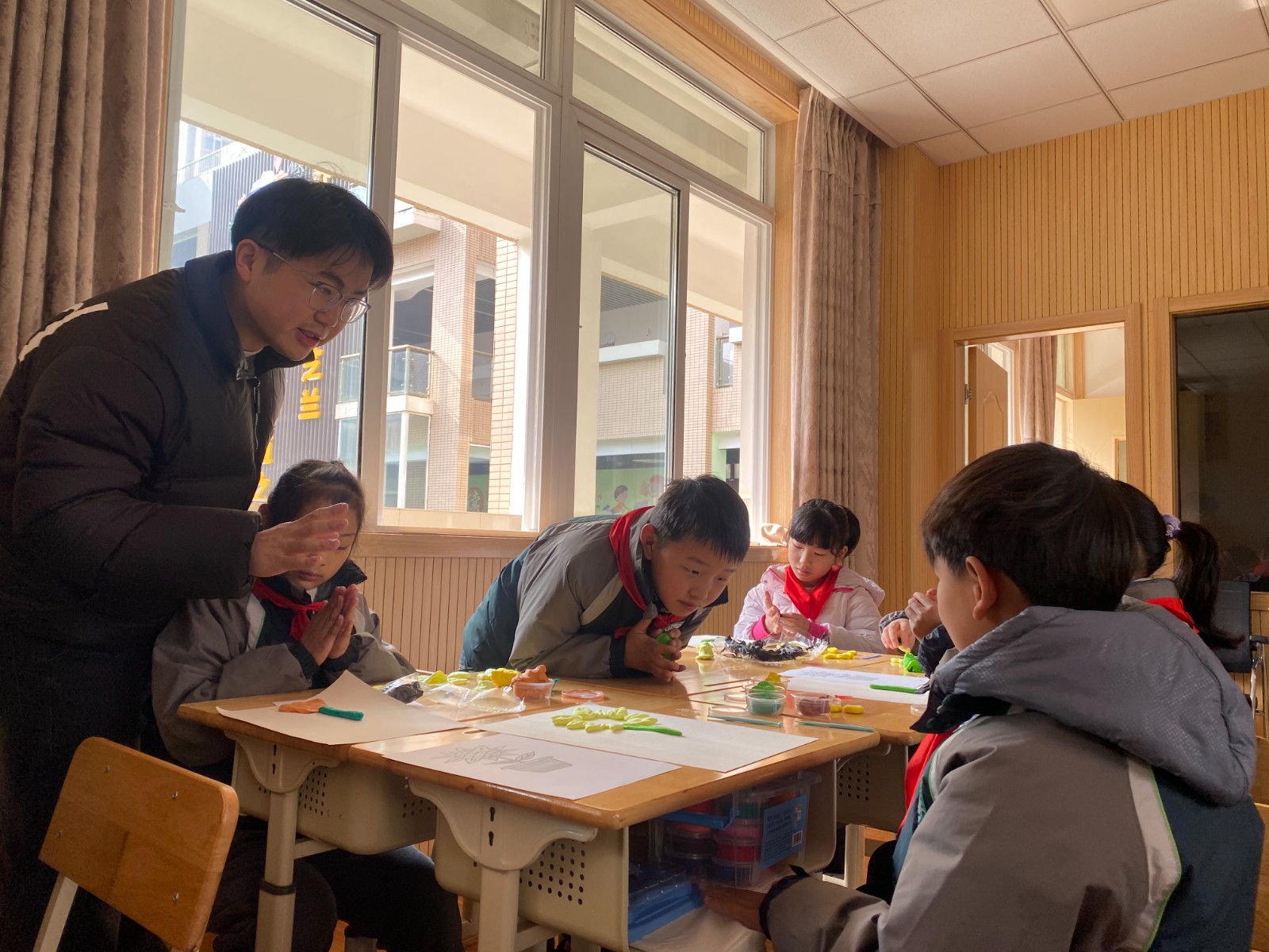 【花港一小】专家指导引方向 倾情指导促成长 记栖霞区劳动教研员刘云珍老师莅临花港一小指导