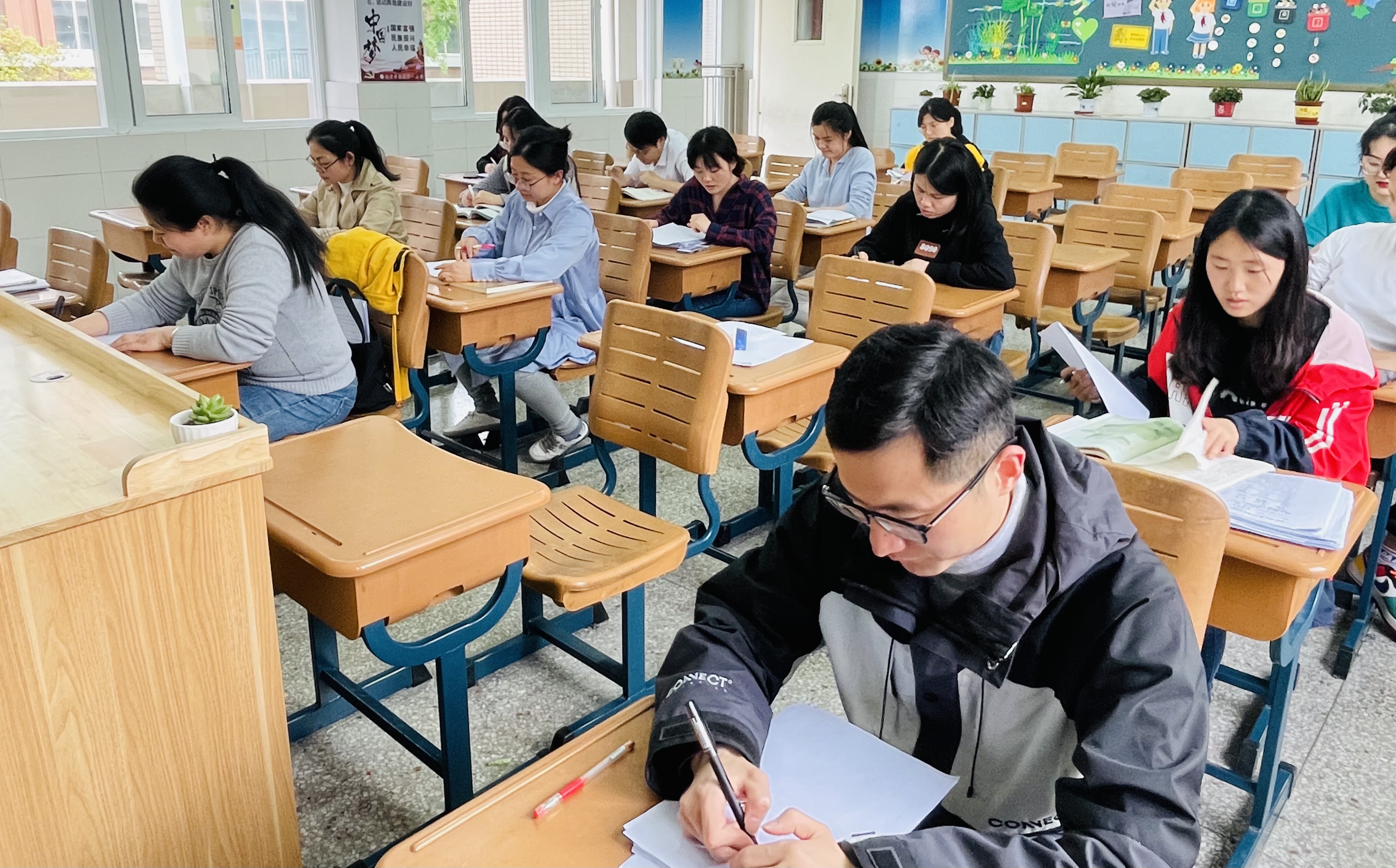 【花港一小】凝聚集体智慧  打造理想课堂 （六十四）