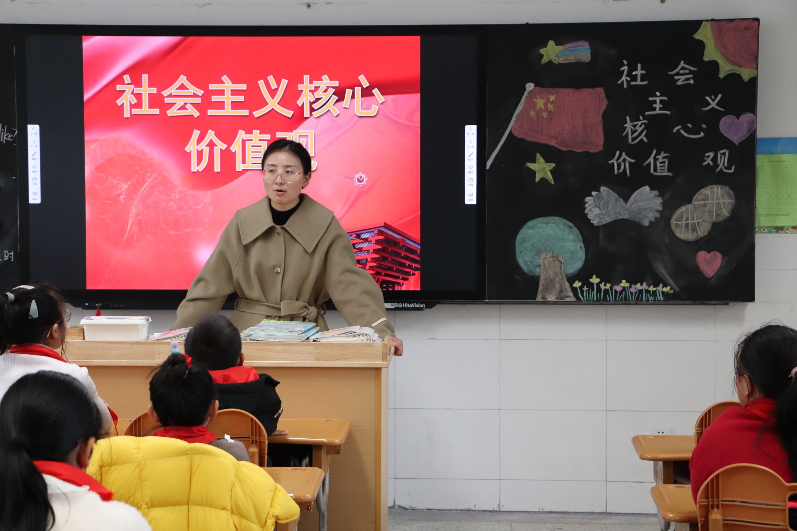 【花港一小】践行社会主义核心价值观，争做社会主义事业接班人 ——花港一小第十二周主题班会