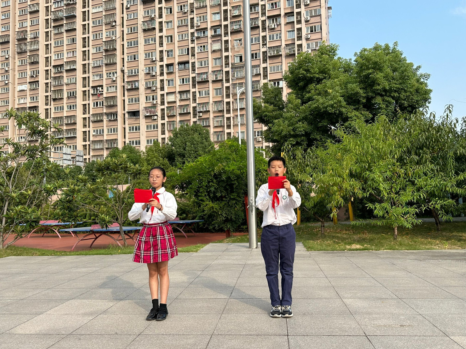 主持人.jpg